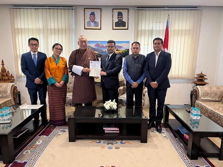 भुटानले नेपालको दैवीप्रकोप कोषमा १० करोड भारतीय रुपैयाँ सहयोग